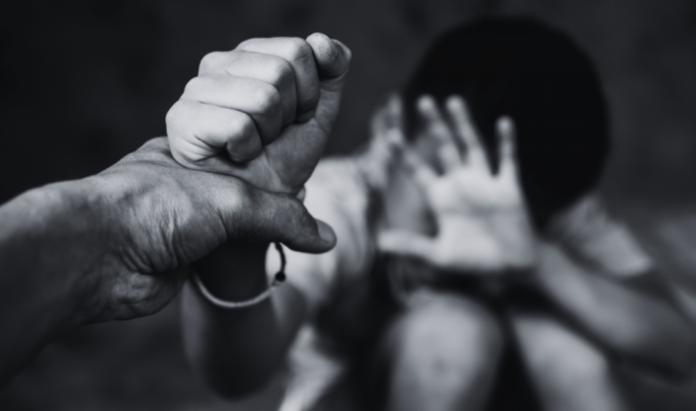 Sentença da Justiça de Santa Catarina fixa regime inicial fechado; processo tramita em segredo de justiça e ainda cabe recurso