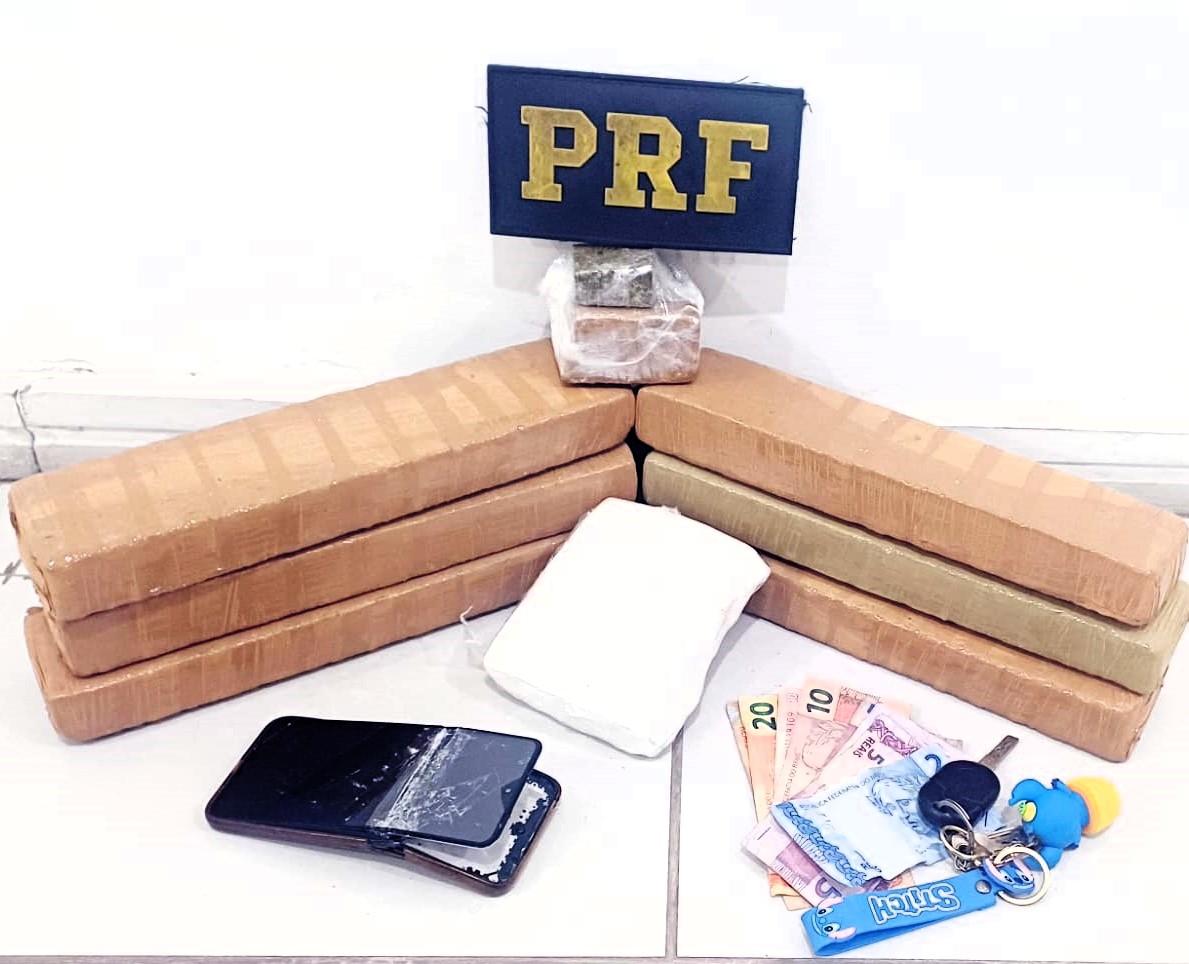 Homem é preso com maconha e cocaína escondidas em bolsa na BR-101 sul