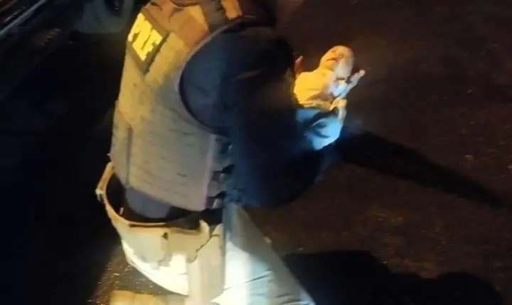 Agentes da PRF salvam recém-nascida engasgada durante a madrugada na 470