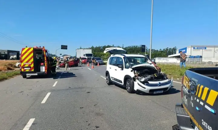 Feriadão de Tiradentes: PRF flagra milhares de infrações de trânsito nas rodovias catarinenses