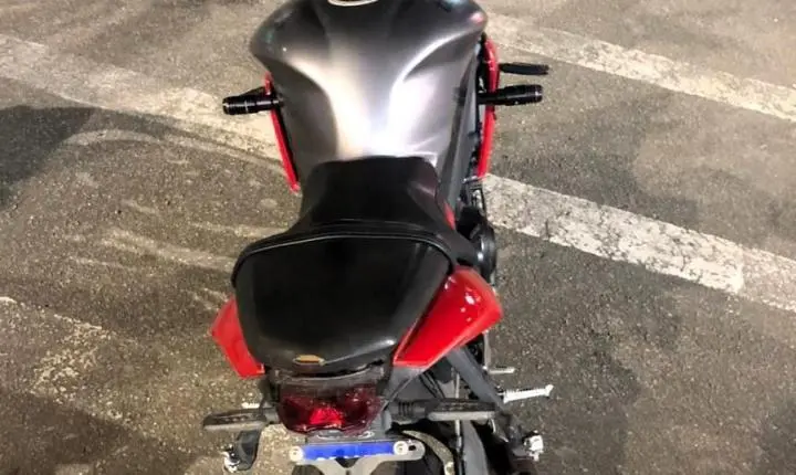 Homens conduzido motos esportivas são presos durante a madrugada na BR-101 em Palhoça