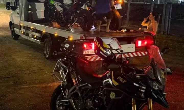 Homens conduzido motos esportivas são presos durante a madrugada na BR-101 em Palhoça