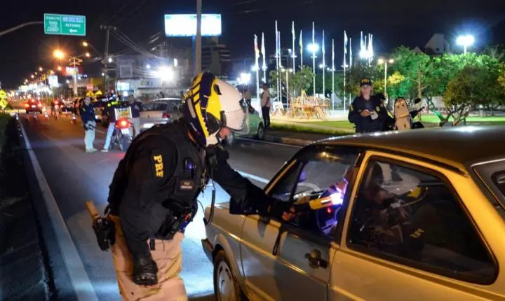 PRF reforça presença nas rodovias para feriado de Tiradentes 2026